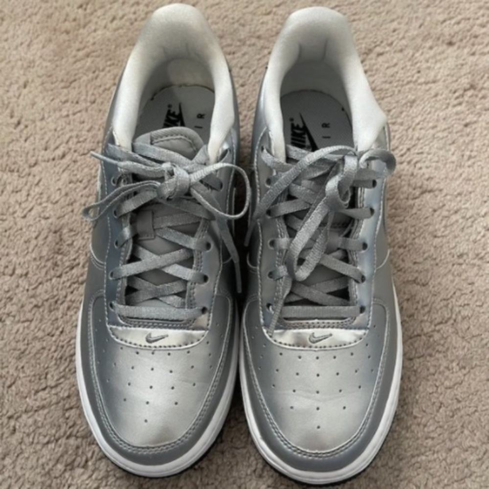 Nike Air Force 1 | Metallic Silver | 6.5Y 6.5M 8W